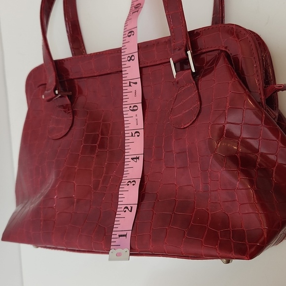 Vintage 90's Women's Burgandy Faux Alligator Leather Handbag - Picture 4 of 12